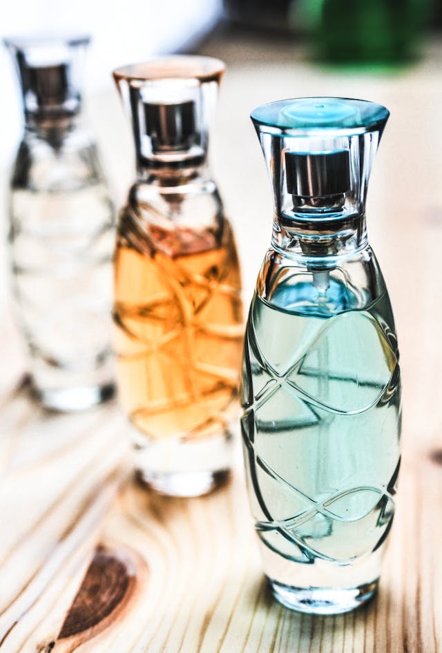 contoh produk di tempat yang jual parfum asli online